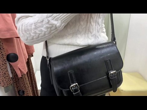 ❤️ Masturbasyon piblik nan jenn femèl FeralBerry ak yon gode nan sal la Fitting ❌ Super sèks nan ht.bsglass.ru ❌️